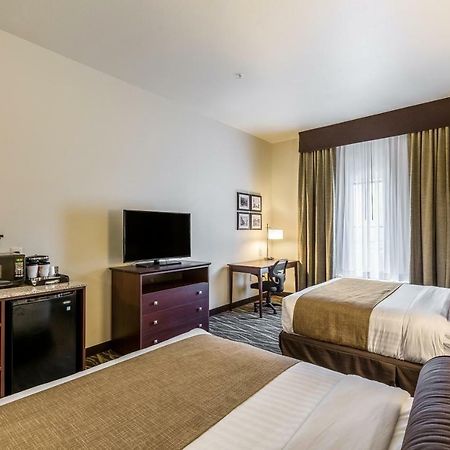 Cobblestone Hotel & Suites Hartford Bagian luar foto