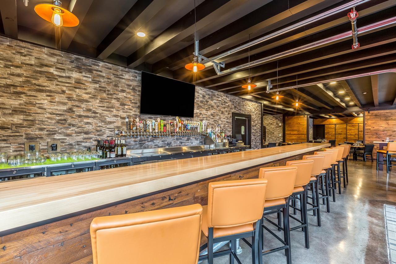 Cobblestone Hotel & Suites Hartford Bagian luar foto
