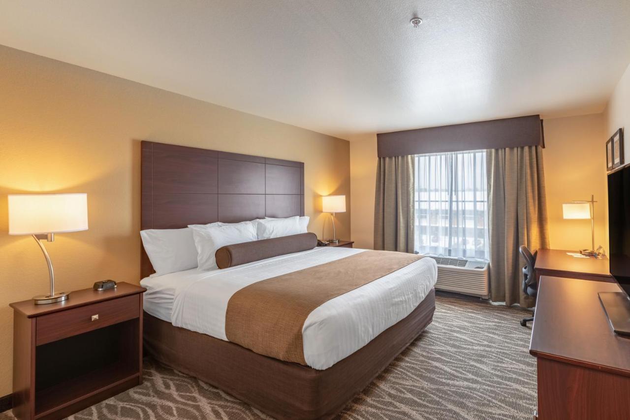 Cobblestone Hotel & Suites Hartford Bagian luar foto