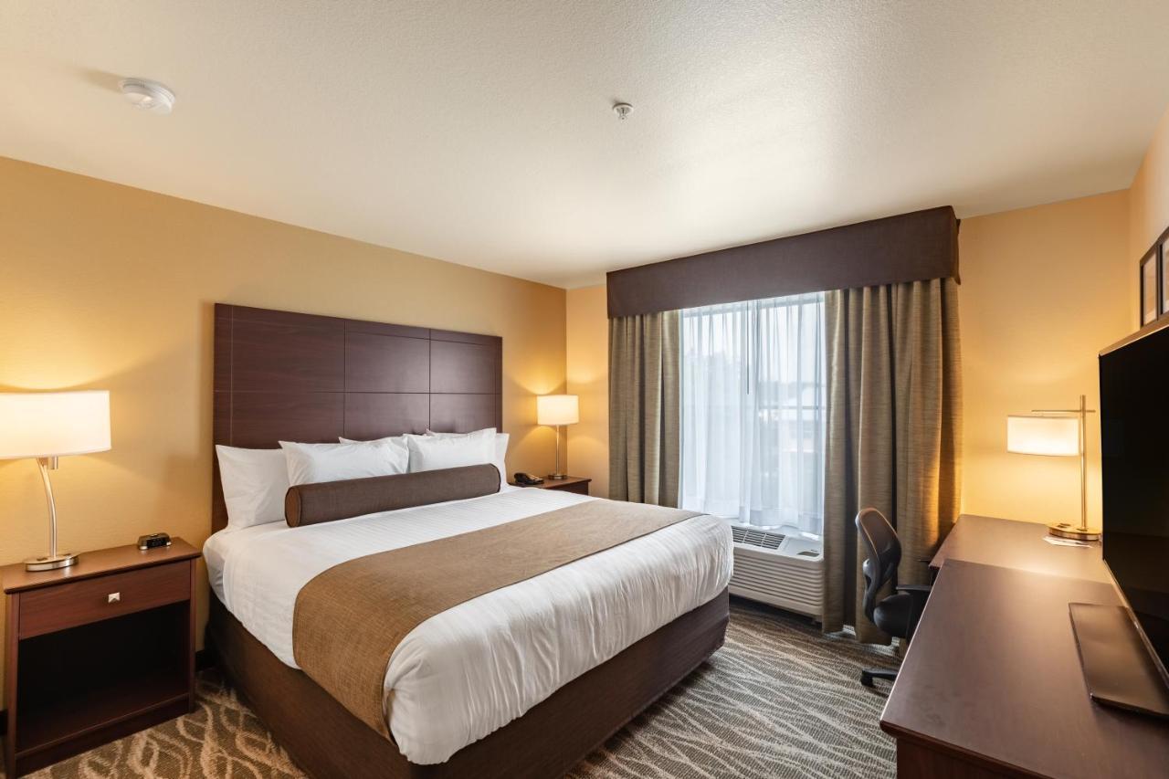 Cobblestone Hotel & Suites Hartford Bagian luar foto