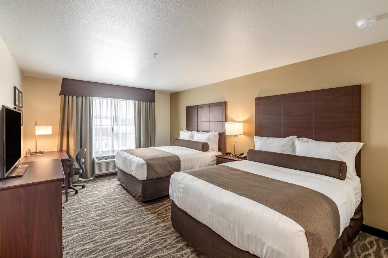 Cobblestone Hotel & Suites Hartford Bagian luar foto