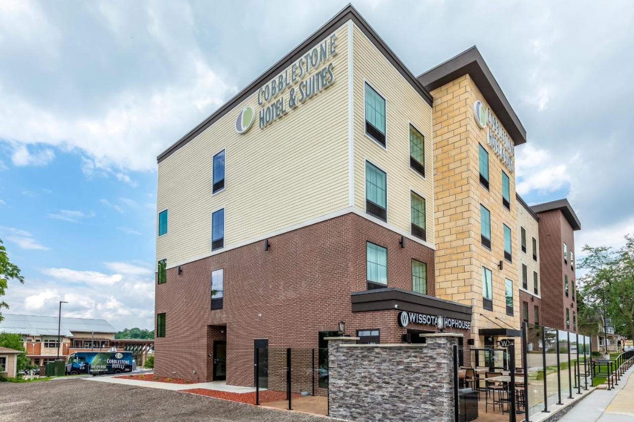 Cobblestone Hotel & Suites Hartford Bagian luar foto