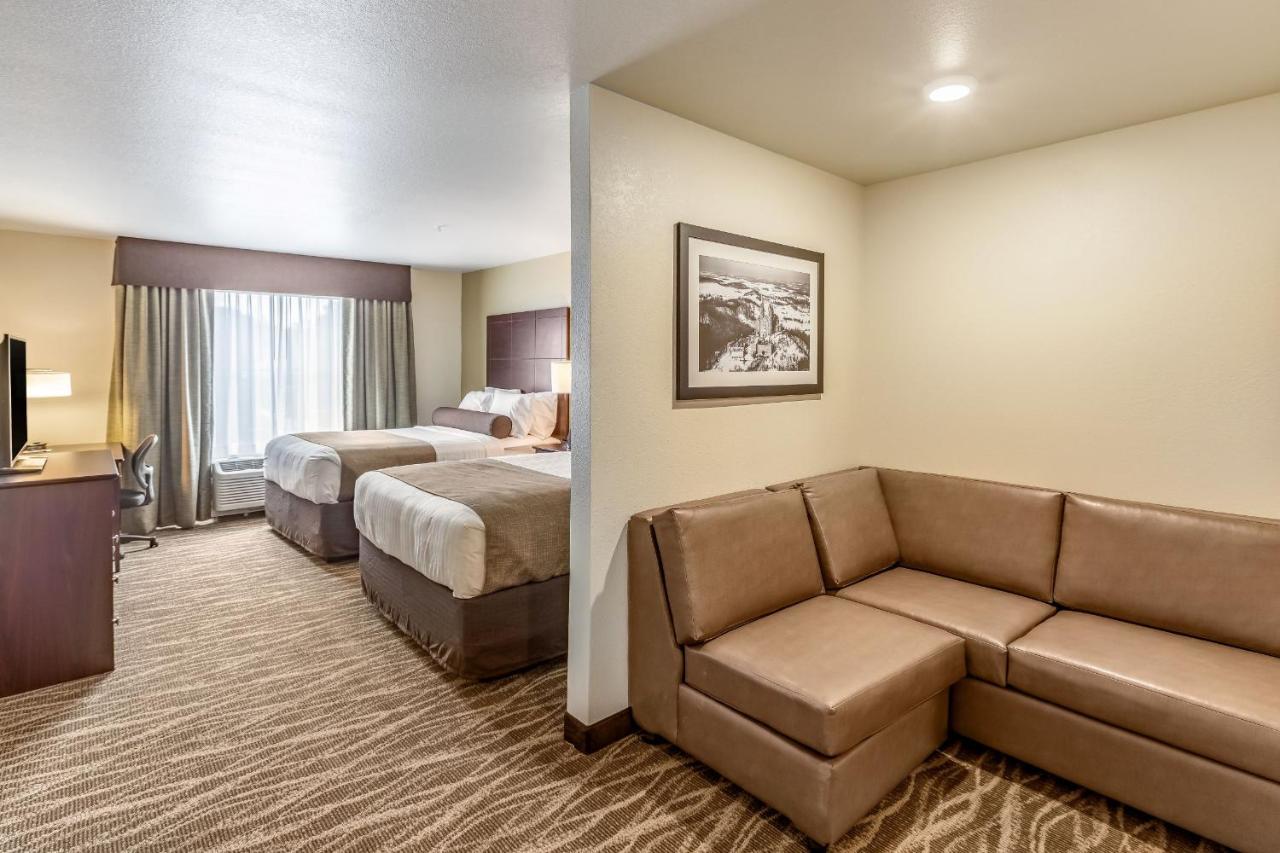 Cobblestone Hotel & Suites Hartford Bagian luar foto