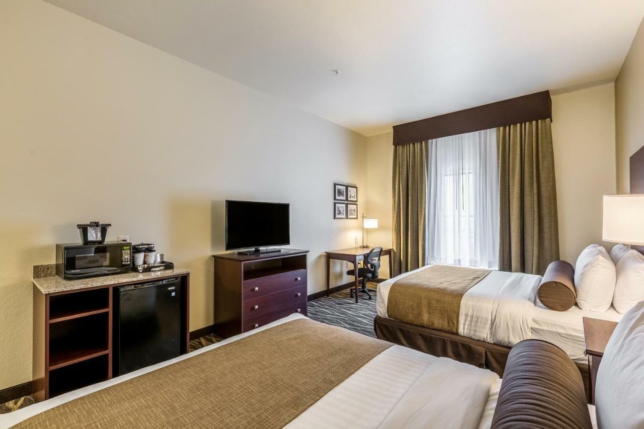 Cobblestone Hotel & Suites Hartford Bagian luar foto